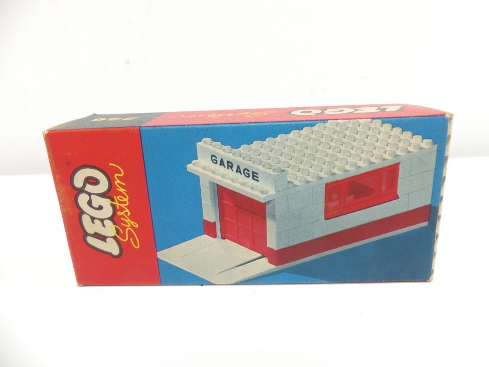 Auf dem Bild ist das Set 234 von Lego zu sehen.